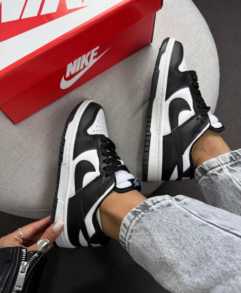 DUNK LOW PANDA